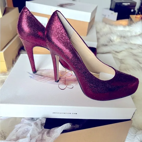 🎁Jessica Simpson real leather. red sparkly pumps.NEW IN ORIGINAL BOX🎁