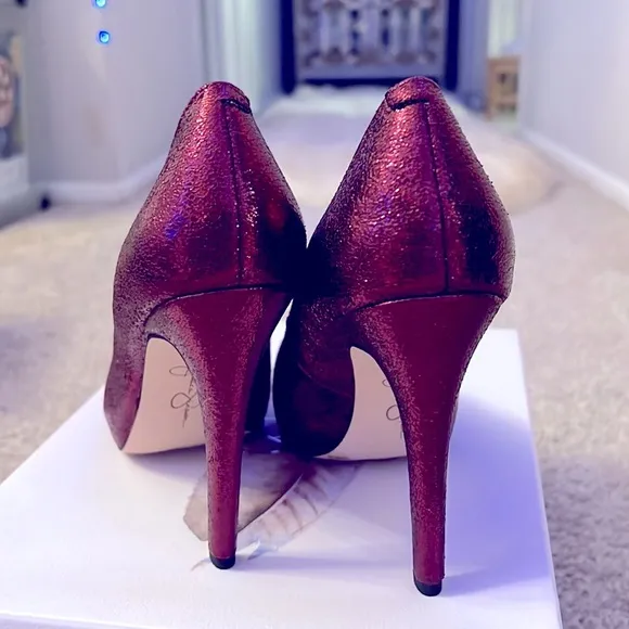 🎁Jessica Simpson real leather. red sparkly pumps.NEW IN ORIGINAL BOX🎁