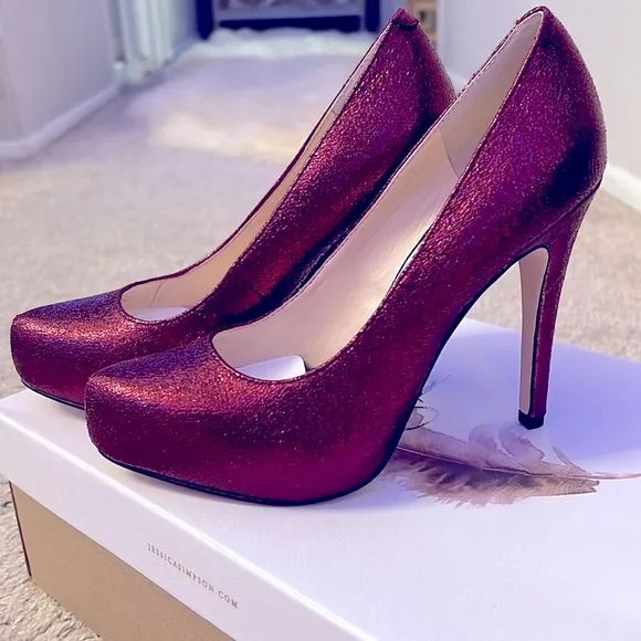 🎁Jessica Simpson real leather. red sparkly pumps.NEW IN ORIGINAL BOX🎁
