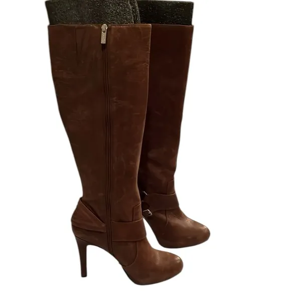 Jessica Simpson size 10 brown or cognac leather knee high boots side zipper