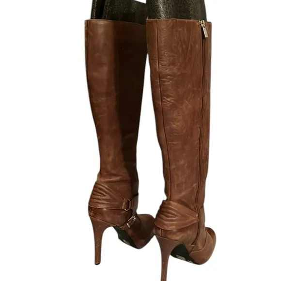 Jessica Simpson size 10 brown or cognac leather knee high boots side zipper