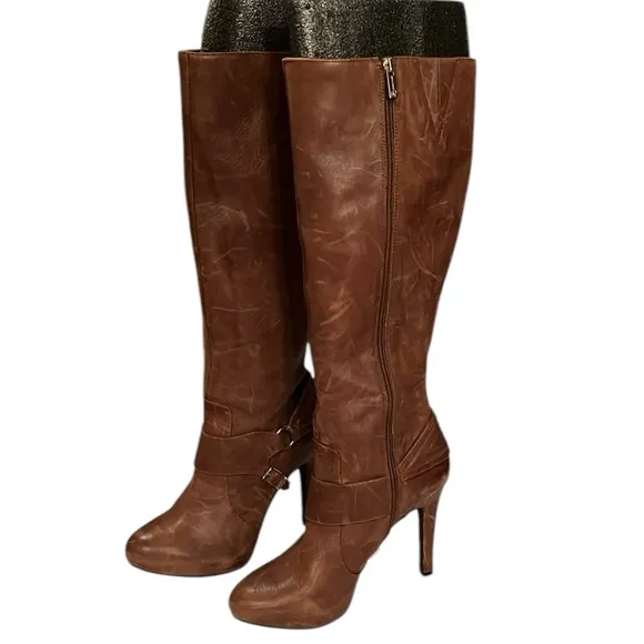 Jessica Simpson size 10 brown or cognac leather knee high boots side zipper