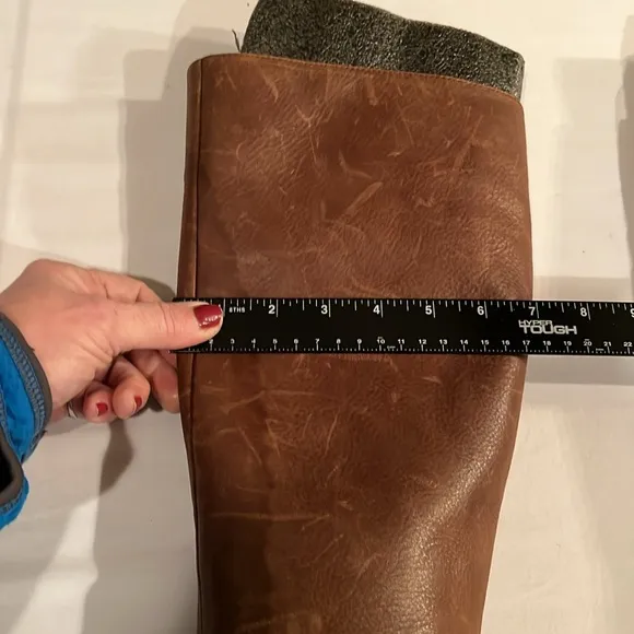 Jessica Simpson size 10 brown or cognac leather knee high boots side zipper