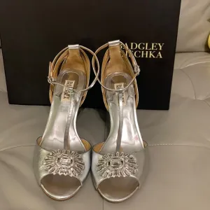 Jewel Badgley Mischka WomensAnkle Strap Wedge Heels Shoes