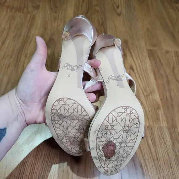 Jewel By Badgley Mischka Size 6