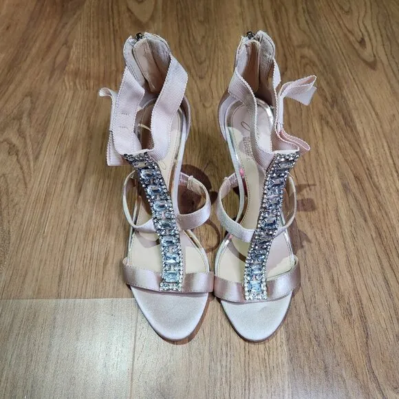 Jewel By Badgley Mischka Size 6