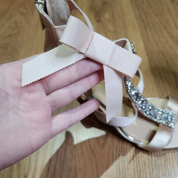 Jewel By Badgley Mischka Size 6