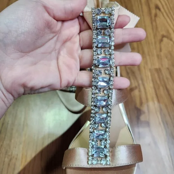 Jewel By Badgley Mischka Size 6