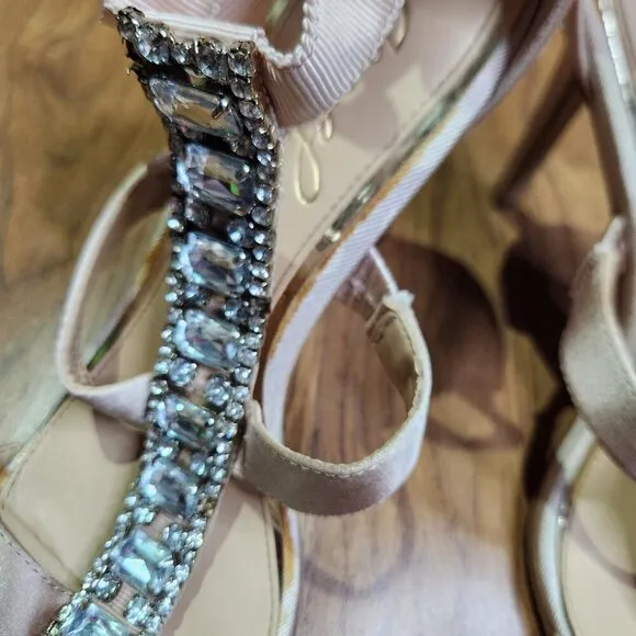 Jewel By Badgley Mischka Size 6