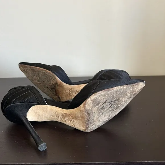 JIMMY CHOO London Black Silk Satin Peau De Soie Pumps Designer size 37 US 7