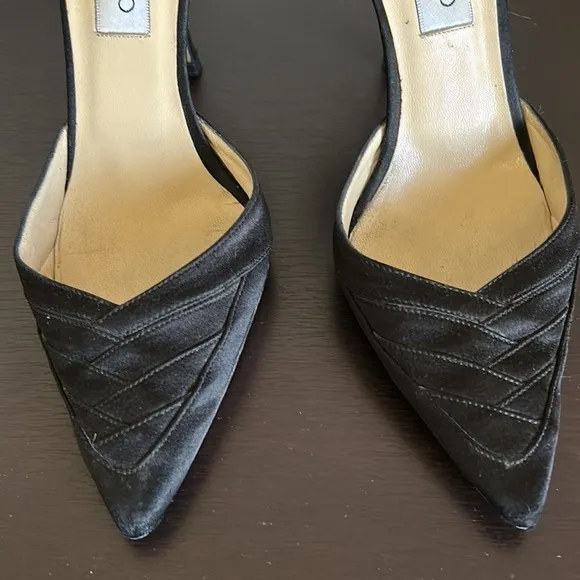 JIMMY CHOO London Black Silk Satin Peau De Soie Pumps Designer size 37 US 7