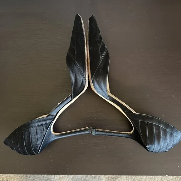 JIMMY CHOO London Black Silk Satin Peau De Soie Pumps Designer size 37 US 7