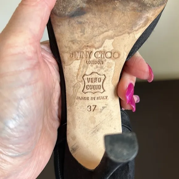 JIMMY CHOO London Black Silk Satin Peau De Soie Pumps Designer size 37 US 7