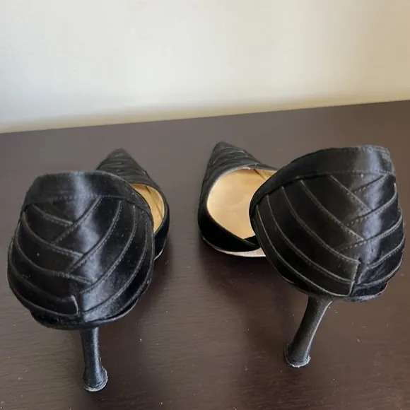 JIMMY CHOO London Black Silk Satin Peau De Soie Pumps Designer size 37 US 7