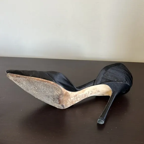 JIMMY CHOO London Black Silk Satin Peau De Soie Pumps Designer size 37 US 7