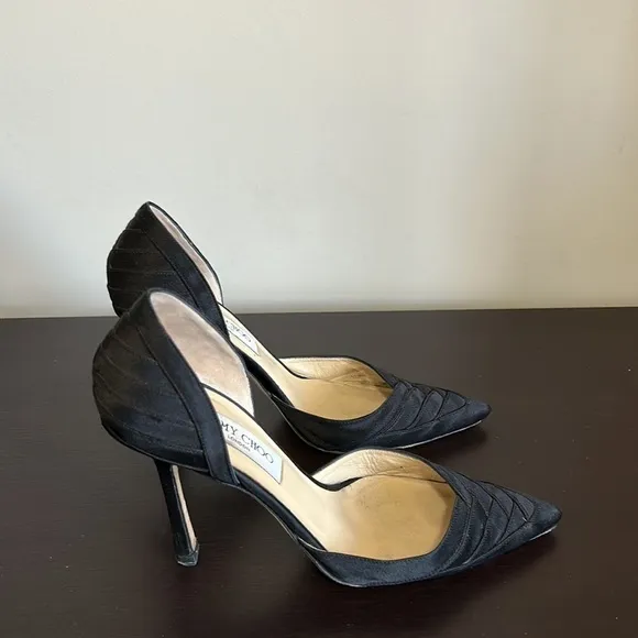 JIMMY CHOO London Black Silk Satin Peau De Soie Pumps Designer size 37 US 7