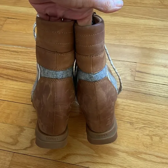 Joan of arctic III Wedge Lexie Bootie boots shoes sz 7