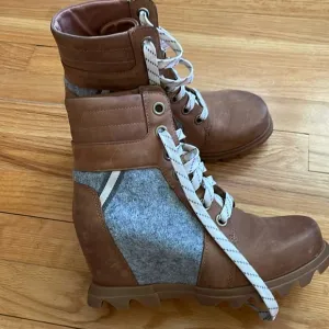 Joan of arctic III Wedge Lexie Bootie boots shoes sz 7