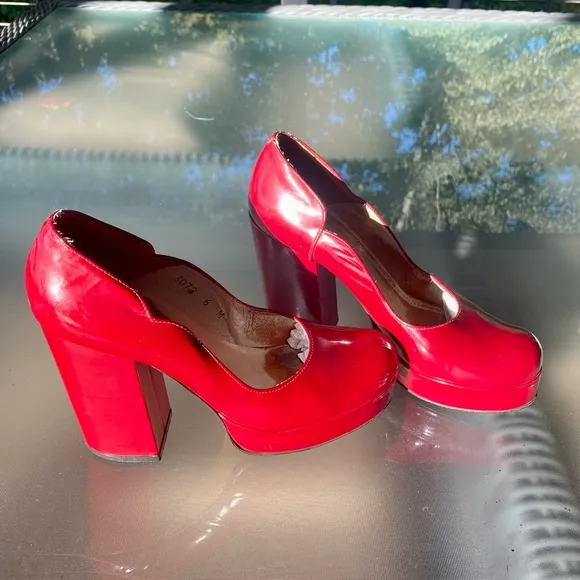 JOHN FLUEVOG ♥️❤️ Red Patent leather Pumps ❤️♥️ HIS ‘ICONIC RED HEELS’.  ♥️❤️
