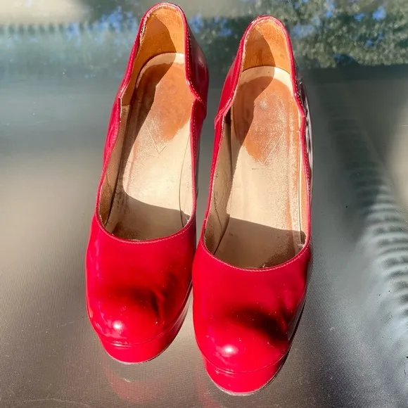 JOHN FLUEVOG ♥️❤️ Red Patent leather Pumps ❤️♥️ HIS ‘ICONIC RED HEELS’.  ♥️❤️