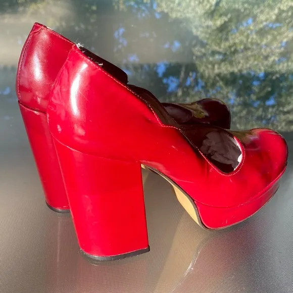 JOHN FLUEVOG ♥️❤️ Red Patent leather Pumps ❤️♥️ HIS ‘ICONIC RED HEELS’.  ♥️❤️