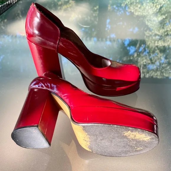 JOHN FLUEVOG ♥️❤️ Red Patent leather Pumps ❤️♥️ HIS ‘ICONIC RED HEELS’.  ♥️❤️