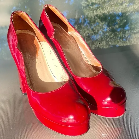 JOHN FLUEVOG ♥️❤️ Red Patent leather Pumps ❤️♥️ HIS ‘ICONIC RED HEELS’.  ♥️❤️