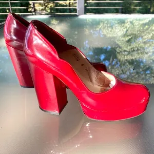 JOHN FLUEVOG ♥️❤️ Red Patent leather Pumps ❤️♥️ HIS ‘ICONIC RED HEELS’.  ♥️❤️