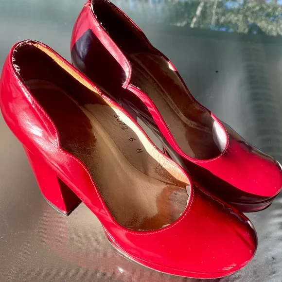 JOHN FLUEVOG ♥️❤️ Red Patent leather Pumps ❤️♥️ HIS ‘ICONIC RED HEELS’.  ♥️❤️