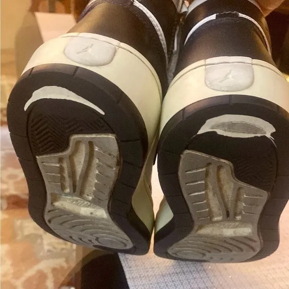 JORDAN’s athletics shoes, air Jordans elevate