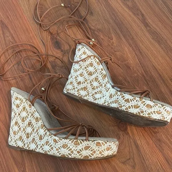 Juicy Couture cork  lace wedge lace up shoes wedges size 8.5
