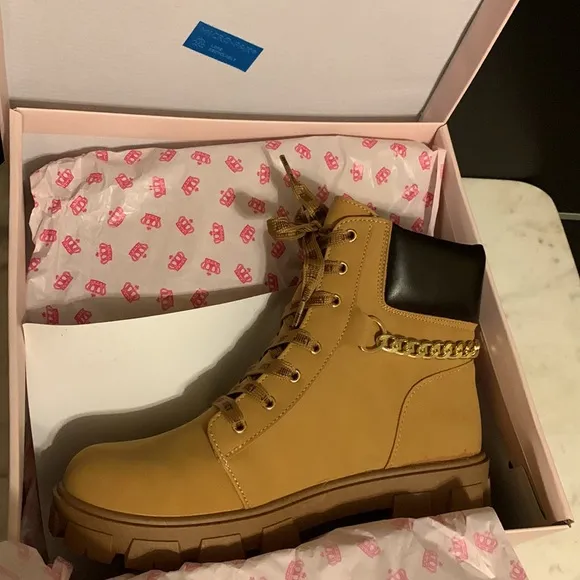 Juicy Couture Women’s Josie Block Heel Lace Up Boots