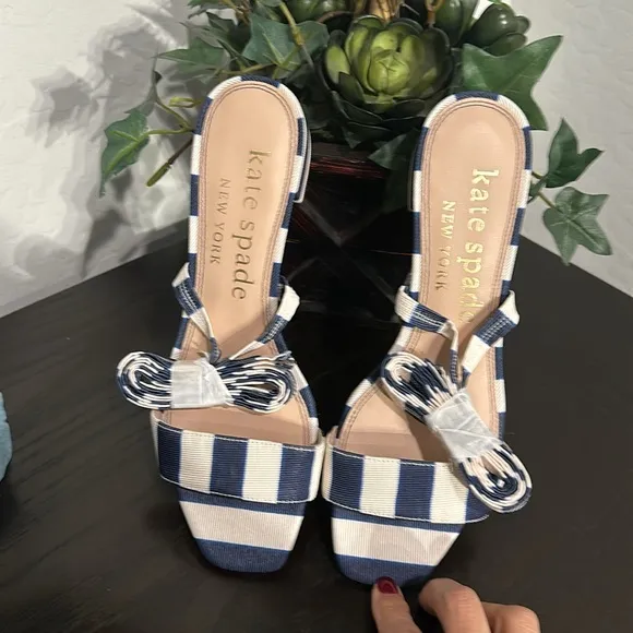 KATE SPADE Aphrodite Sandals in Awning Stripe/Outerspace Blue and White Size 8.5