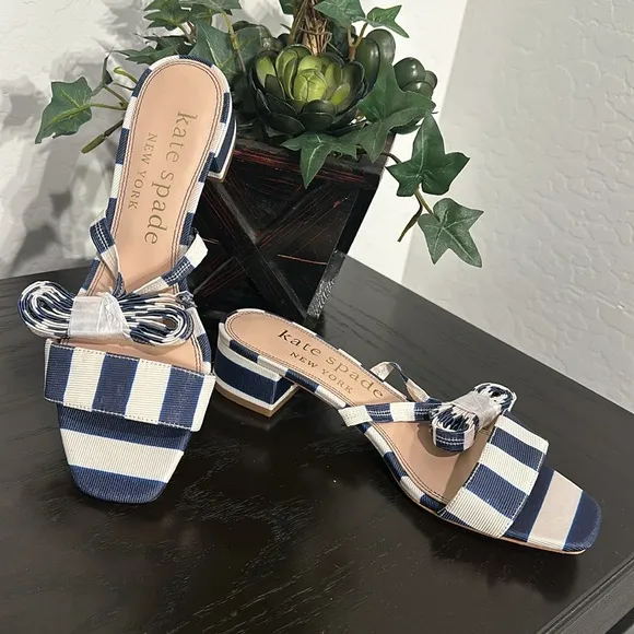 KATE SPADE Aphrodite Sandals in Awning Stripe/Outerspace Blue and White Size 8.5