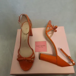 Kate Spade Flamenco Bow Patent Leather Ankle Strap Sandals in Dried Apricot Sz11