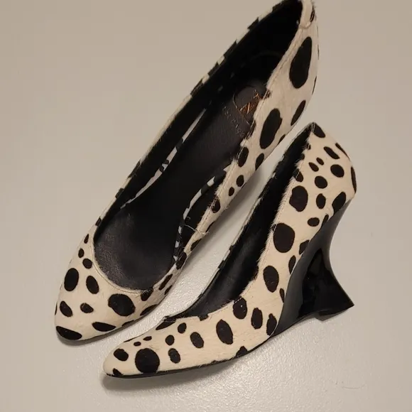 KELSI DAGGER Adore Cowhide Animal Print Sculpted Wedge Heel Shoes 8.5 NWOT