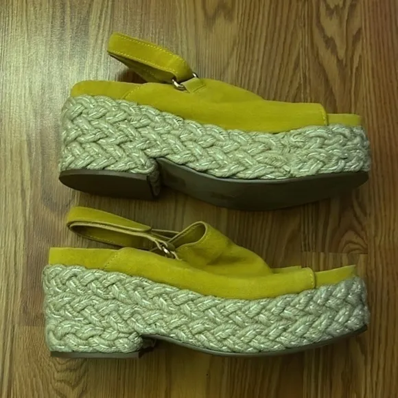 Kelsie Dagger Brooklyn Keys Platform Sandals. NEW