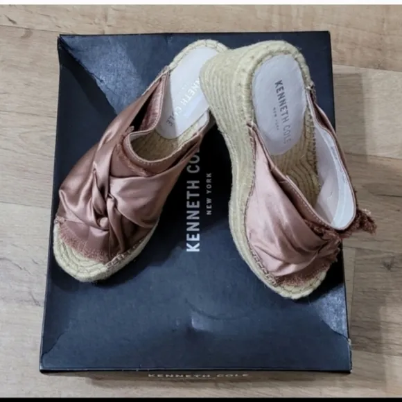 Kenneth Cole Odelle 2 Espadrille Sandals Blush Pink Metallic Satin Twisted Knot