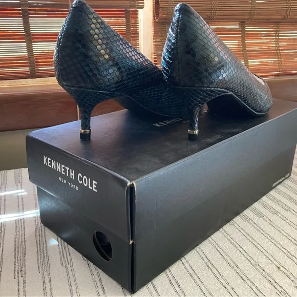 Kenneth Cole Women's Blue Pumps