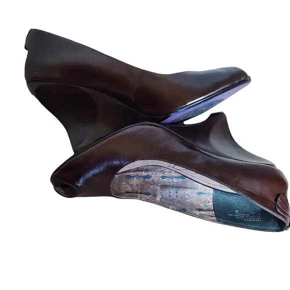 Kenzie Leather‎ Sculptured Wedge Peep Toe Heels Burgundy Brown Color Unique