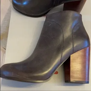 KIXTERS BROWN LEATHER BLOCK HEEL BOOTS.  N…