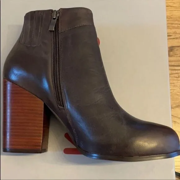 KIXTERS BROWN LEATHER BLOCK HEEL BOOTS.  N…