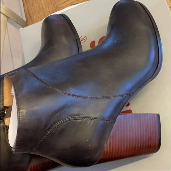 KIXTERS BROWN LEATHER BLOCK HEEL BOOTS.  N…
