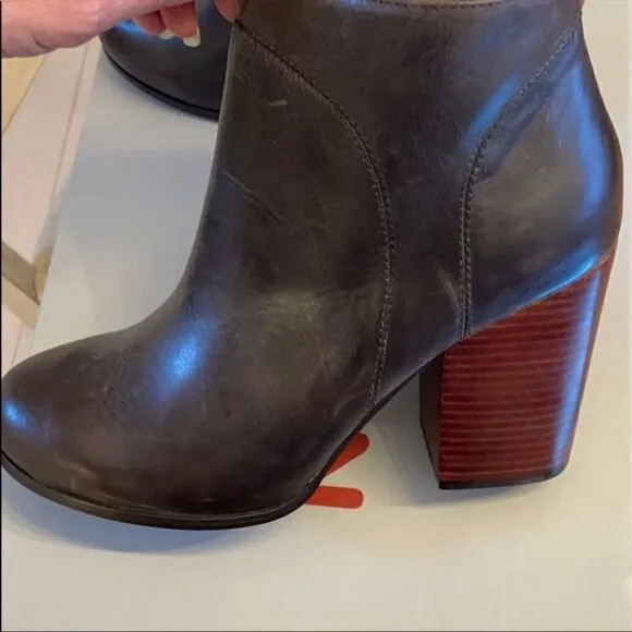 KIXTERS BROWN LEATHER BLOCK HEEL BOOTS.  N…