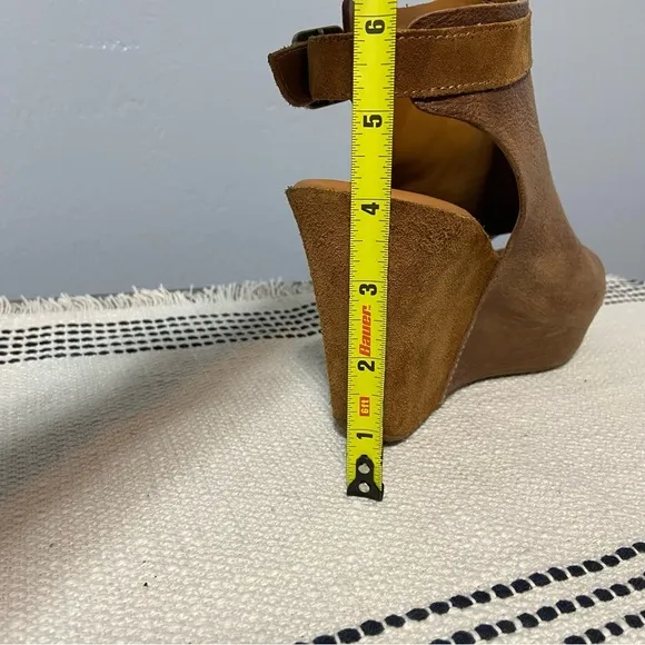KORK-EASE / Berit Wedge Tan Leather Peep Toe Sandals Size 8
