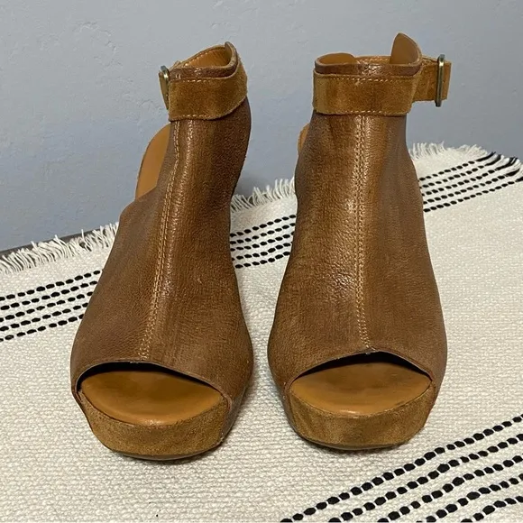 KORK-EASE / Berit Wedge Tan Leather Peep Toe Sandals Size 8
