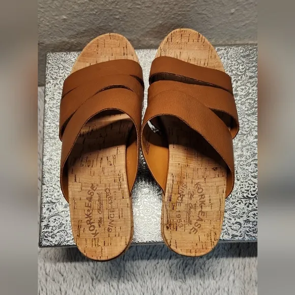 KORK EASE SIZE 8  NWOT Women's Tan Wedge Sandals