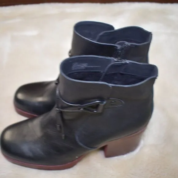 Korks Mertle Boots Womens Size 9.5 Black Leather Block Heel Platform Bootie