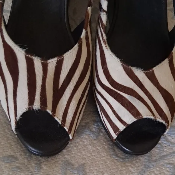 Lady Sadez Zebra Print Open-Toe Wedge Heels Womens Shoes Size 11