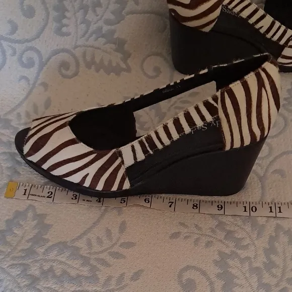 Lady Sadez Zebra Print Open-Toe Wedge Heels Womens Shoes Size 11